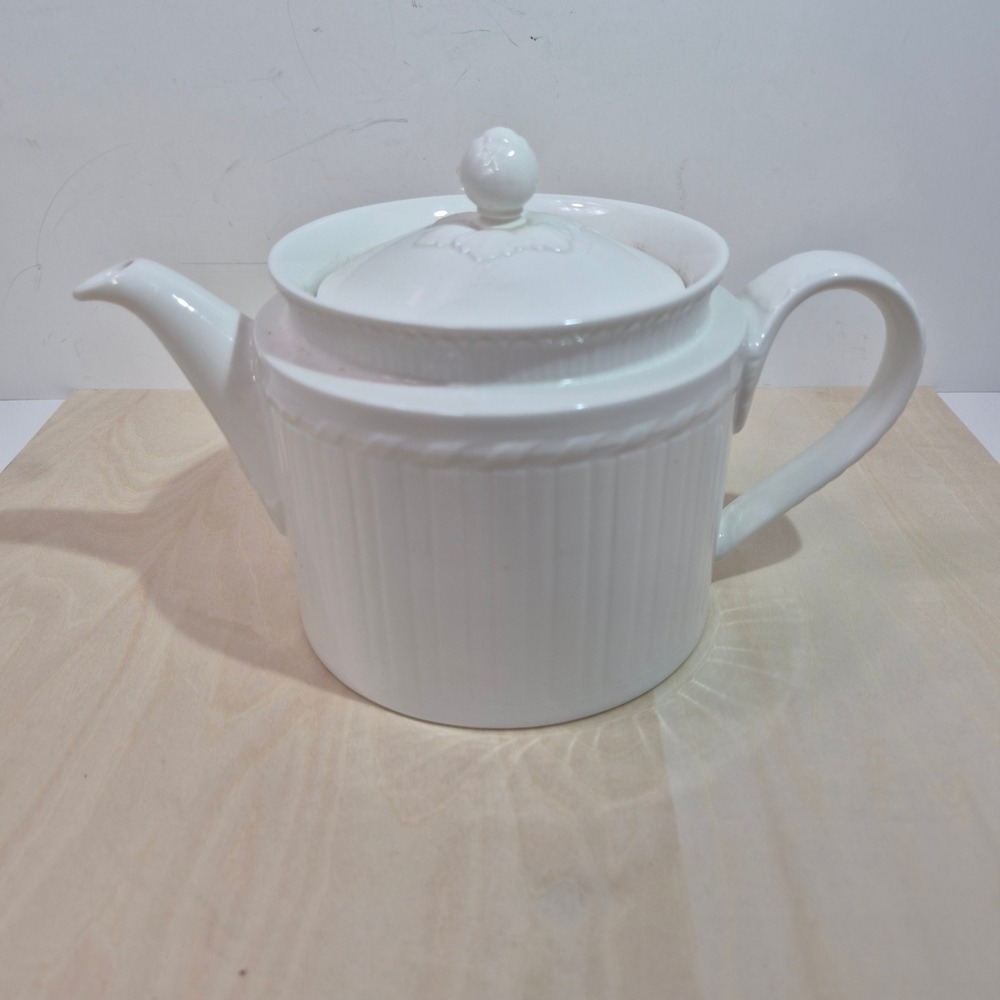 Villeroy & Boch Cellini White Fine China Teapot Made in Germany Relief Design